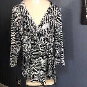 Ann Taylor black/white faux wrap w/ side tie top S
